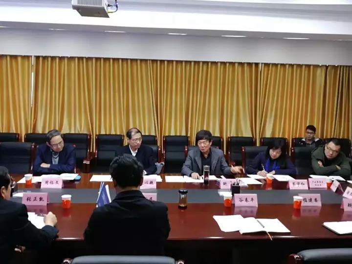 ���ɱ���